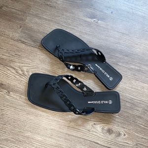 Fashion Nova Flip flop/Sandal (NEVER WORN)